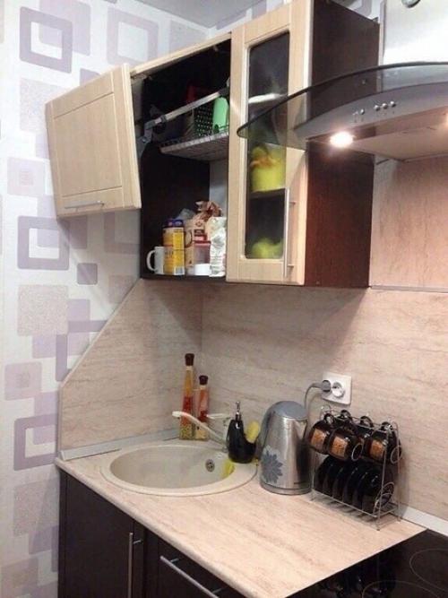 Рады представить вам нашу скромную кухню, которая обладает всем необходимым для качественной готовки. 01