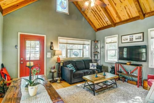 Вместо приобретения дорогостоящей квартиры, мы решили построить себе такой вот домик, площадь 50 квадратных метров. 05