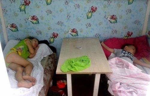 С гордостью можно сказать, что дедушка построил уютную избушку для своих внучат на своем участке. 02