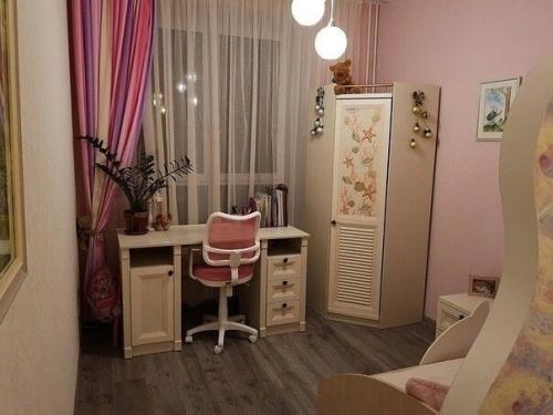 Мы живем в однушке с ребенком и решили разделить немного комнату, пространство для нам и ребенка. 02