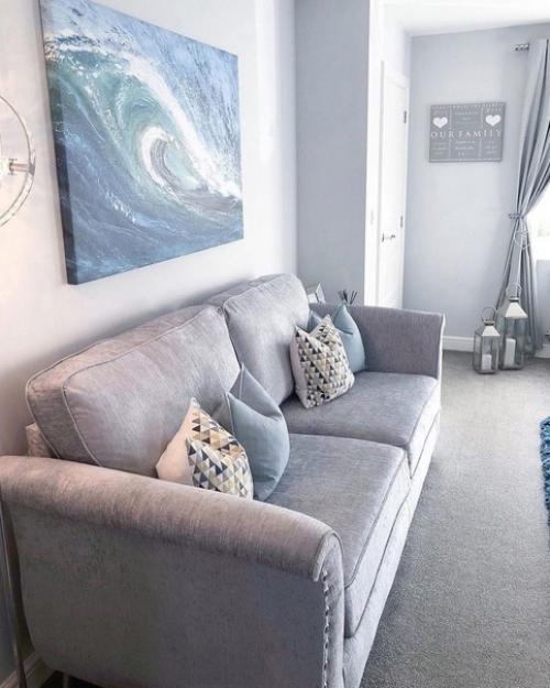 Наша гостинная, которую мы постарались сделать максимально уютной. 02