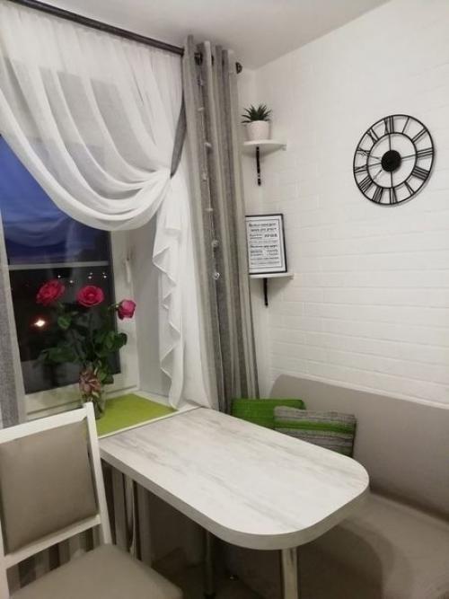 На сколько бы не была мала кухня, но при желании можно все поместить с лихвой. 02