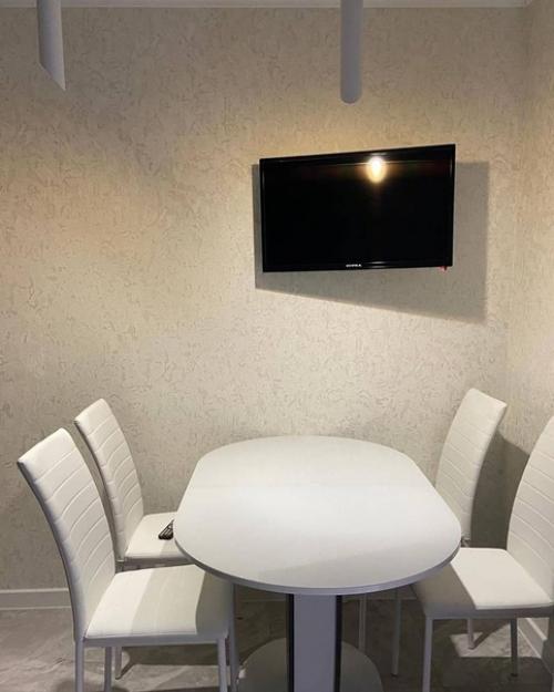 Наша двушка, без всяких наворотов, все по простому, но со вкусом. 06