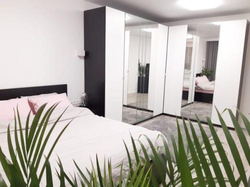 Сейчас в моде отделка квартир в черных с белым тонах. 02