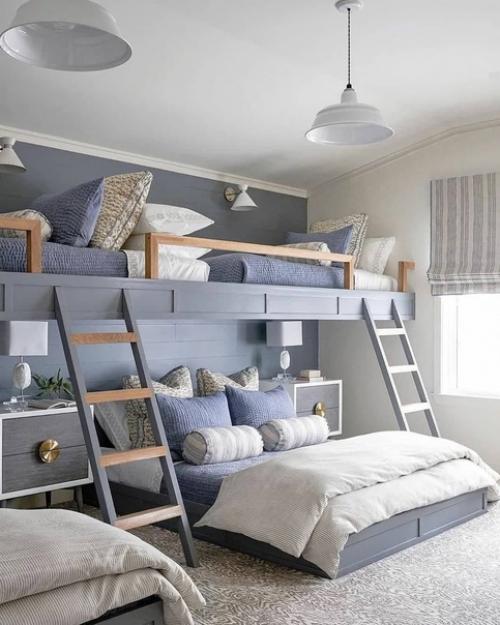 Когда у вас многодетная семья, то такая организация спальных мест может быть просто спасением. 03