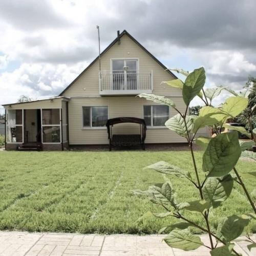 Вот купили небольшой домик за городом с полуобвалившейся кирпичной кладкой. 07