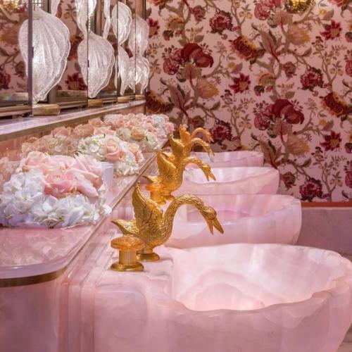 Нет, это роскошная раковина не стоит у кого то в квартире или доме. 01