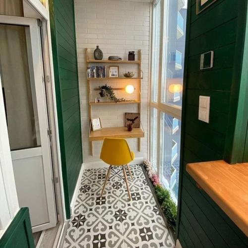 Скромненькая обеденная зона на лоджии. 03