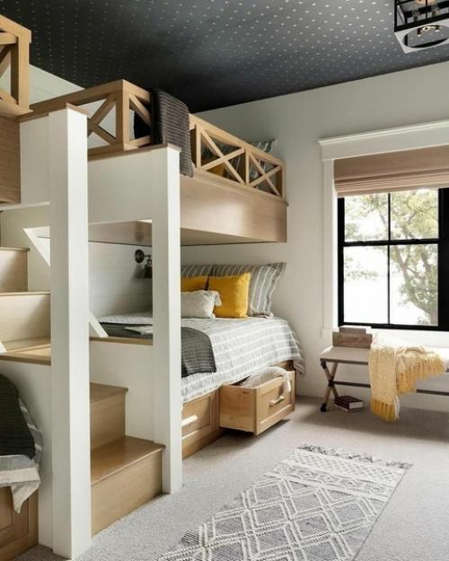 Когда у вас многодетная семья, то такая организация спальных мест может быть просто спасением. 05