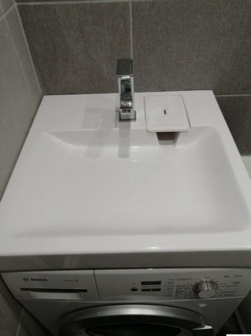 Я владею небольшой ванной комнатой размерами 150 х 140 см, которую я разработал в собственном дизайне. 02