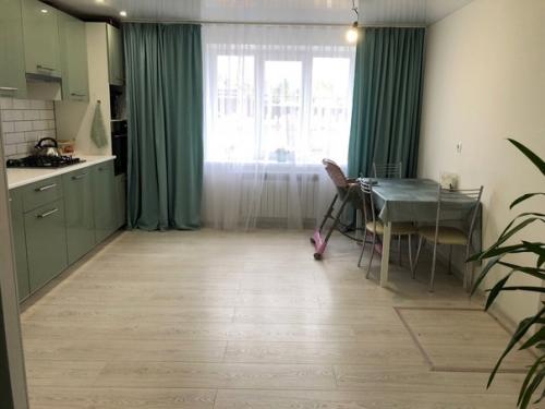 Это наша квартира, площадь аж 90 кв. 01