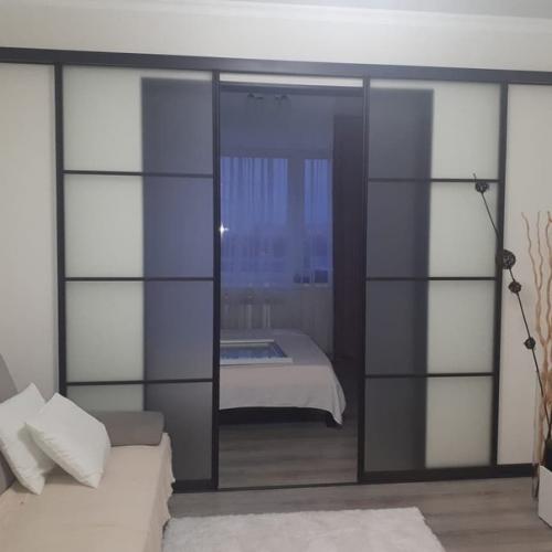 Показываю какое зонирование мы сделали в своей однокомнатной квартире.