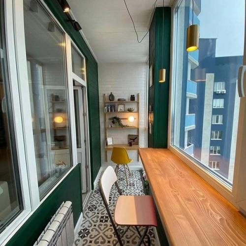 Скромненькая обеденная зона на лоджии. 02