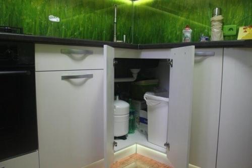 Вот таким нестандартным способом сэкономили место в нашей маленькой кухне в хрущевке. 05