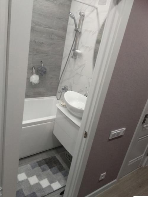 Мои туалет с ванной, которые оформили в серых цветах.