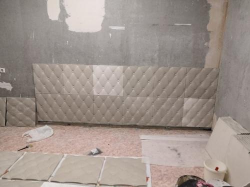 Нам идея отделки стены гипсовыми панелями понравилась. 04