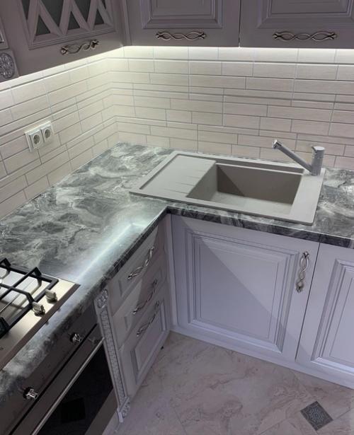 Моя кухня.  Обошлась нам она без малого в 400 000, площадь 9 квадратных метров. 01