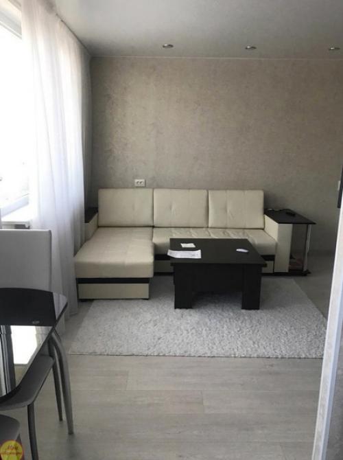 Хоть и маленькая квартира, но зато уже своя. 02