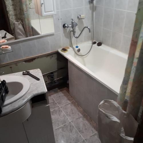 Объединенный санузел для удобства пользования сделали. 08