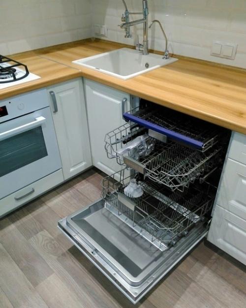 Сделали яркую, красивую и веселенькую кухню. 02