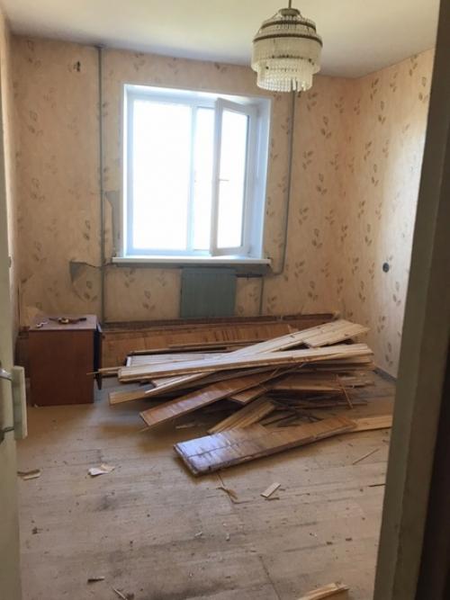 Приобрели вторичку и вот такую спальную комнату мы сделали.