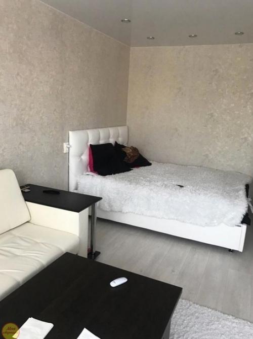 Хоть и маленькая квартира, но зато уже своя. 01