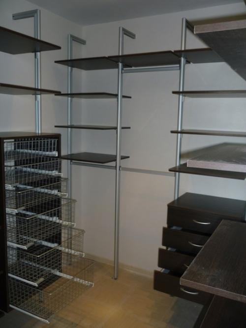 Хочу вам показать какую гардеробную смастерил для нас мой муж. 03