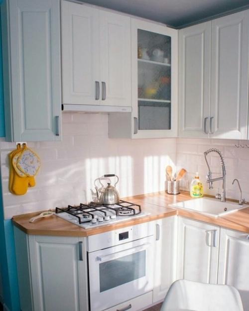 Сделали яркую, красивую и веселенькую кухню. 03