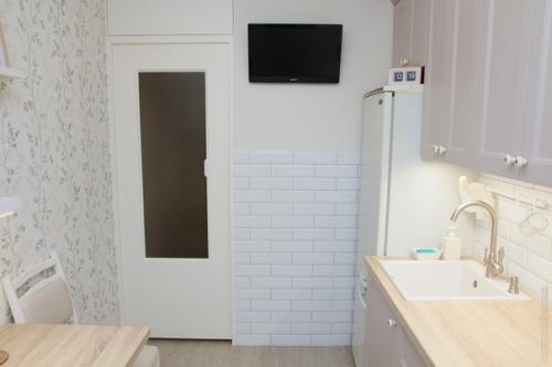 А это моя кухня и так она изменилась после ремонта. 08