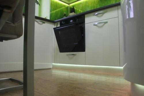 Вот таким нестандартным способом сэкономили место в нашей маленькой кухне в хрущевке. 06