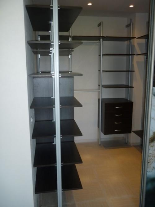 Хочу вам показать какую гардеробную смастерил для нас мой муж. 02