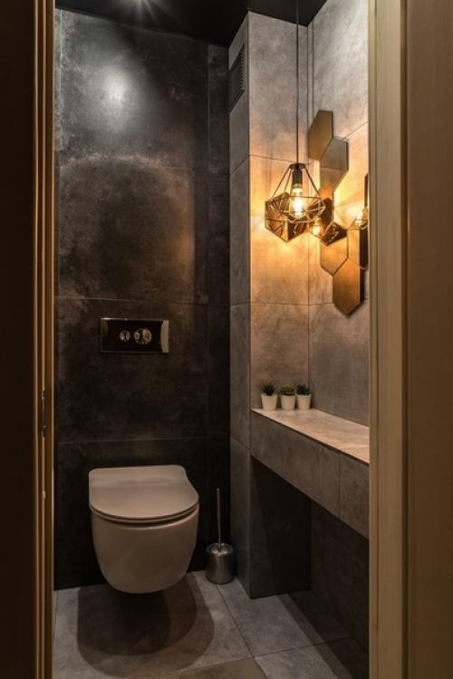 Туалет оформили серой плиткой под цемент. 01
