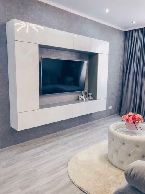 Владельцы квартиры постарались над цветовой гаммой квартиры. 01