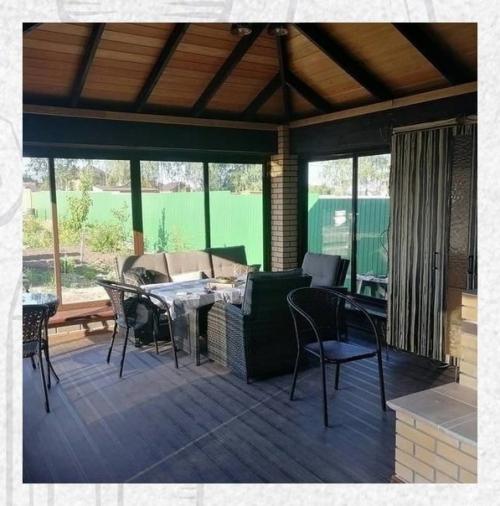 Да это не просто беседка у кого то на участке, а целый дом в котором можно жить. 04