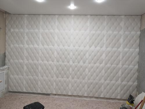 Нам идея отделки стены гипсовыми панелями понравилась. 05