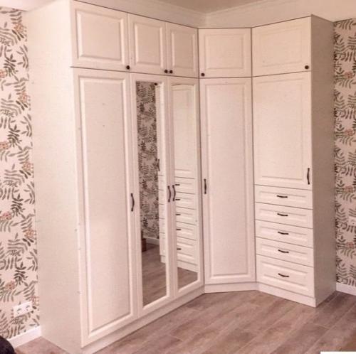 Хочу показать какой функциональный шкаф мы установили у себя в квартире. 01