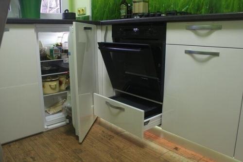 Вот таким нестандартным способом сэкономили место в нашей маленькой кухне в хрущевке. 02