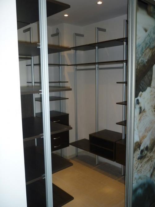 Хочу вам показать какую гардеробную смастерил для нас мой муж. 01