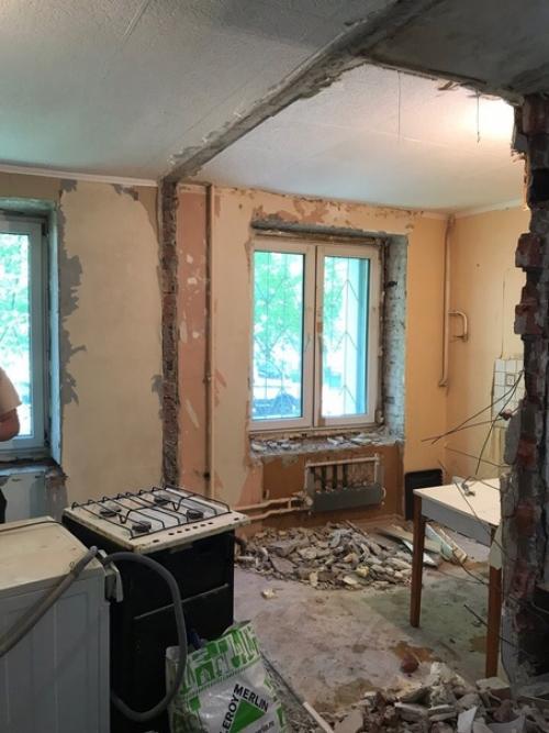 Показываю как мы совместили кухню с залом. 04