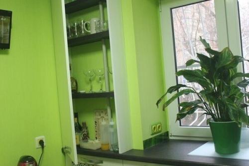 Вот таким нестандартным способом сэкономили место в нашей маленькой кухне в хрущевке. 07