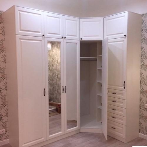 Хочу показать какой функциональный шкаф мы установили у себя в квартире. 02