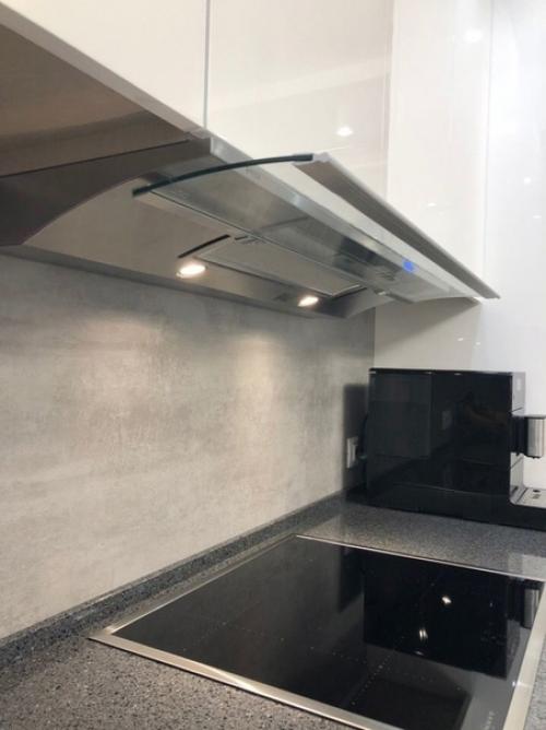 Вот такая строгая и стильная кухня получилась у нас. 03