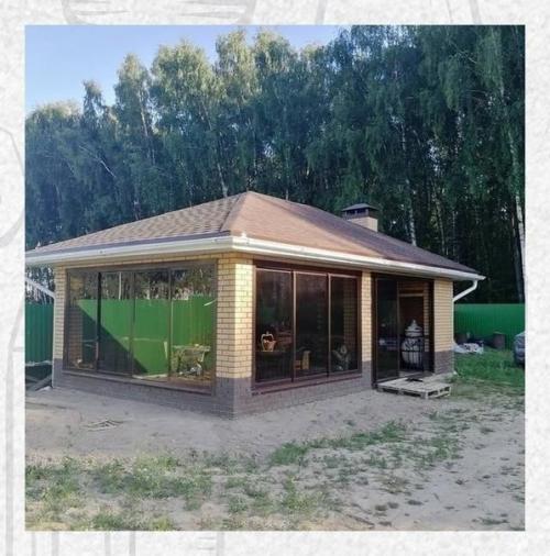 Да это не просто беседка у кого то на участке, а целый дом в котором можно жить. 05