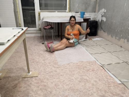 Нам идея отделки стены гипсовыми панелями понравилась. 02