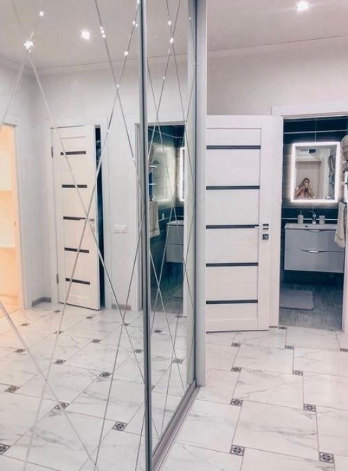 Владельцы квартиры постарались над цветовой гаммой квартиры. 02