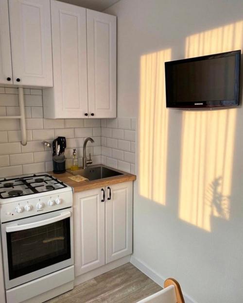 На моей маленькой кухне площадью 6, 7 м 2 я сделал необычную, но грамотную планировку. 04