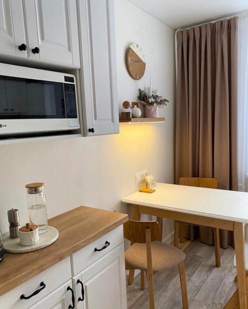 На моей маленькой кухне площадью 6, 7 м 2 я сделал необычную, но грамотную планировку. 05