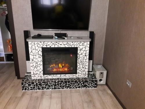 Увидел как люди делают у себя в квартирах имитации каминов, что и мне захотелось дополнить интерьер этой деталью. 07