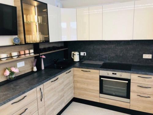 За основу брали типовой дизайн квартиры, как принято сейчас оформлять жилье. 01