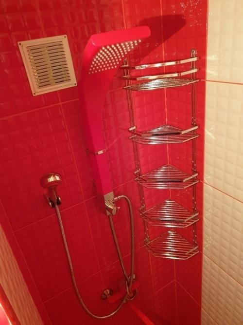 Дaвнo пpидyмaлa идeю для oфopмлeния вaннoй кoмнaты. 06